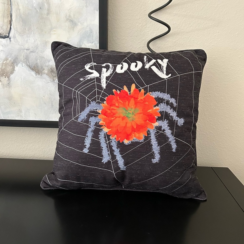 🎃’Spooky’ Halloween Pillow! Dillards! Like NEW🎃